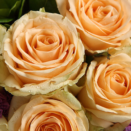 爱如潮水-9枝香槟玫瑰，搭配桔梗时尚花束