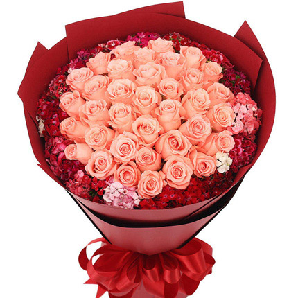 红粉佳人-33枝粉玫瑰，搭配相思梅送恋人花束