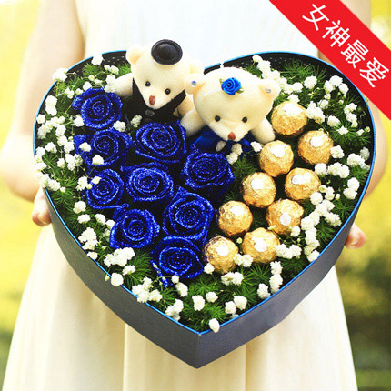 心心相印-9朵蓝色妖姬+9颗费列罗，搭配小熊心形花盒送女神表白鲜花