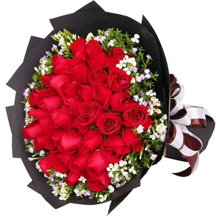 一生所爱-33朵红玫瑰，搭配相思梅点缀爱情鲜花