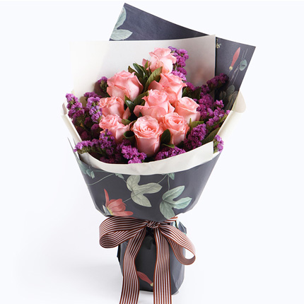 粉红季节-9枝戴安娜粉玫瑰，搭配栀子叶创意花束