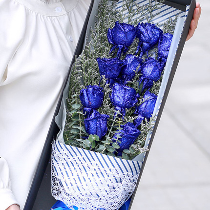 挚爱一生-11朵蓝色妖姬，搭配情人草、尤加利创意花盒