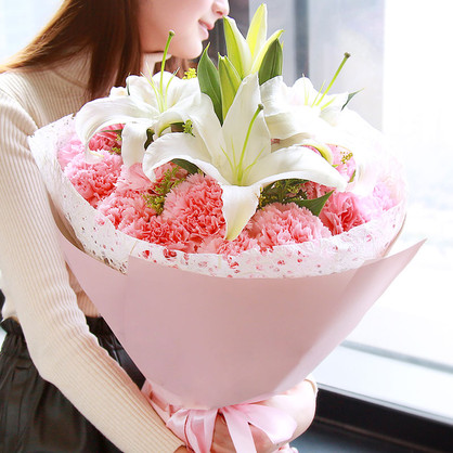 感恩有爱-33枝粉色康乃馨+3枝香水百合教师节母亲节鲜花
