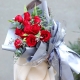 浪漫爱情-11枝红玫瑰，搭配情人草、小尤加利、巴西叶