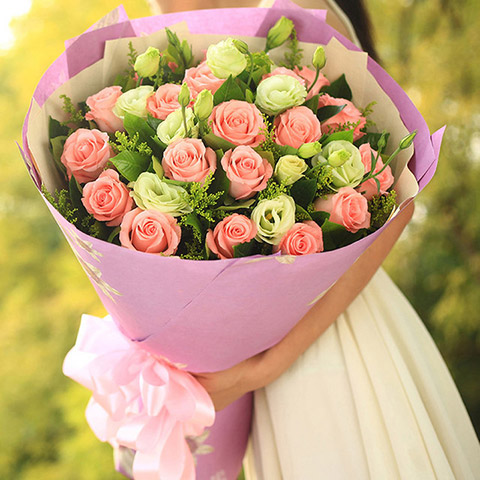 温馨爱情-19枝粉玫瑰，搭配绿色洋桔梗、黄莺