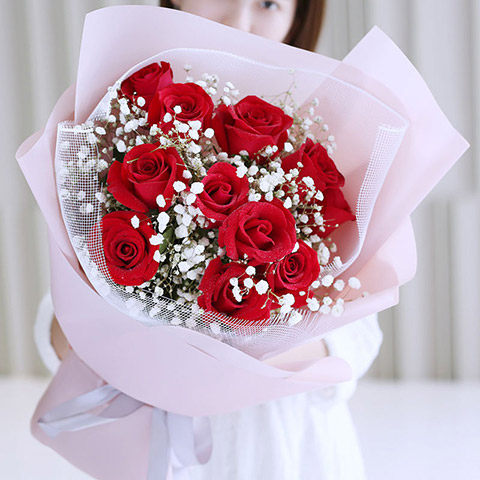 一生相恋组合-德芙98g心形礼盒+11枝红玫瑰，搭配满天星
