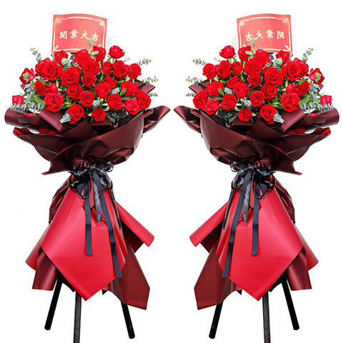 喜气洋洋-40朵红玫瑰，搭配尤加利叶，适量绿叶