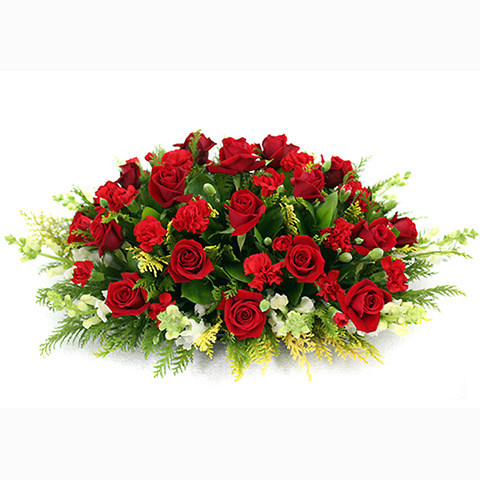 欣欣向荣-19枝红玫瑰、19枝红康乃馨，搭配黄莺草、栀子叶、金鱼草