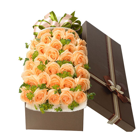 依然爱你-33枝香槟玫瑰，搭配适量叶上黄金，礼盒包装