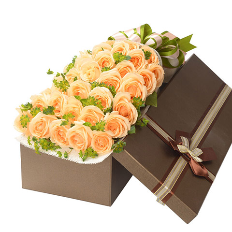 依然爱你-33枝香槟玫瑰，搭配适量叶上黄金，礼盒包装
