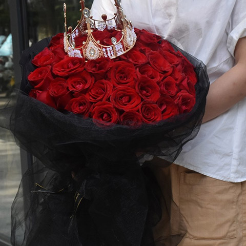 女王驾到-33枝精品红玫瑰+皇冠