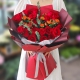 浪漫火花-19枝卡罗拉红玫瑰，间插橙色多头玫瑰、尤加利叶、红豆