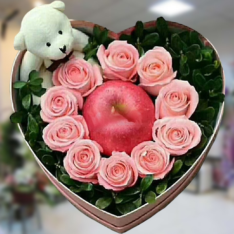 浪漫圣诞-11枝粉玫瑰、1个苹果、1个小熊，搭配绿叶