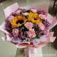 妈妈的微笑-9朵粉康乃馨、2朵向日葵，搭配粉色满天星、尤加利叶