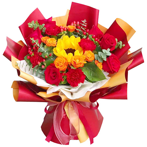 红红火火-6枝红玫瑰、1朵向日葵、4朵红色康乃馨，搭配红豆、多头泡泡玫瑰、尤加利